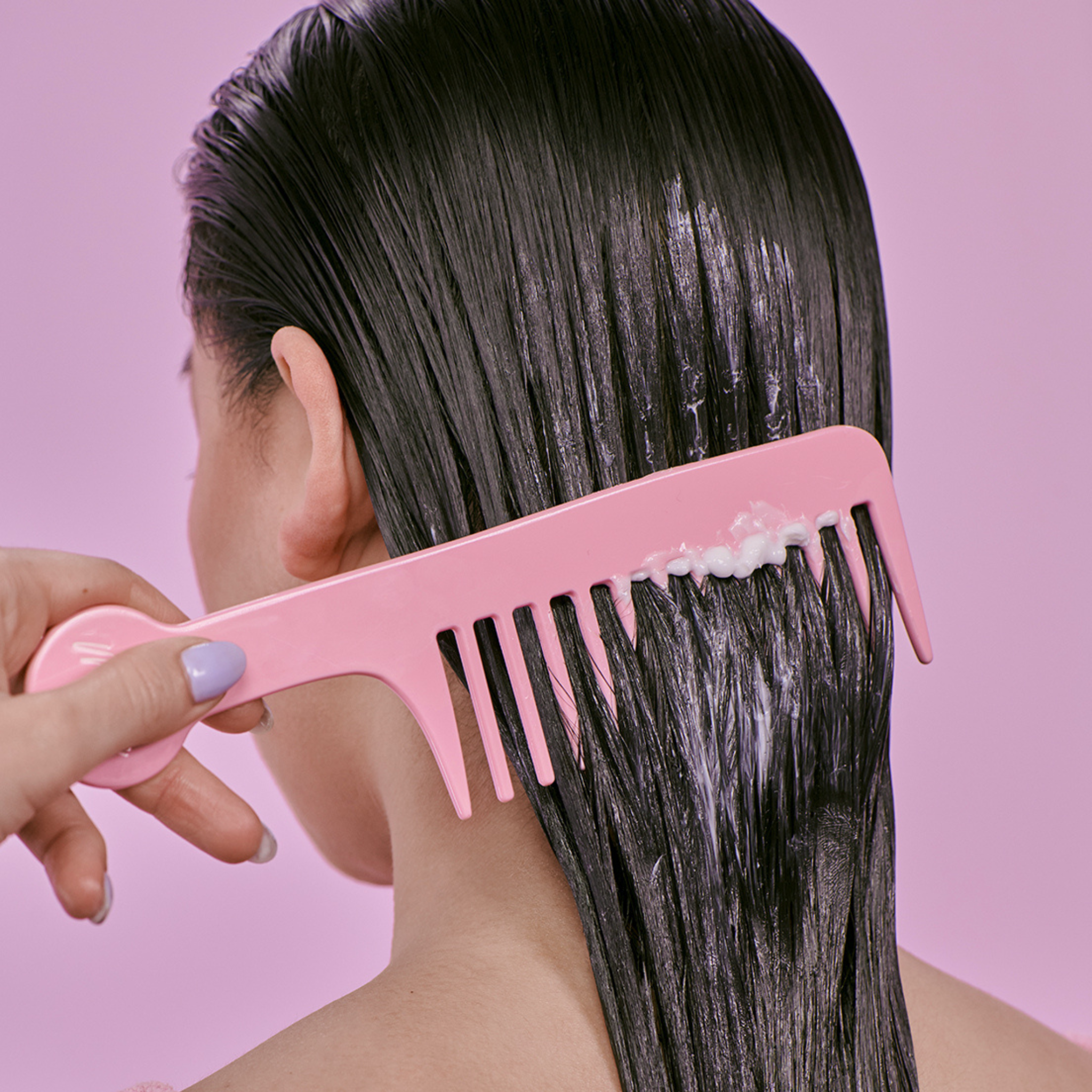 Model using the Styling Conditioner 250mL