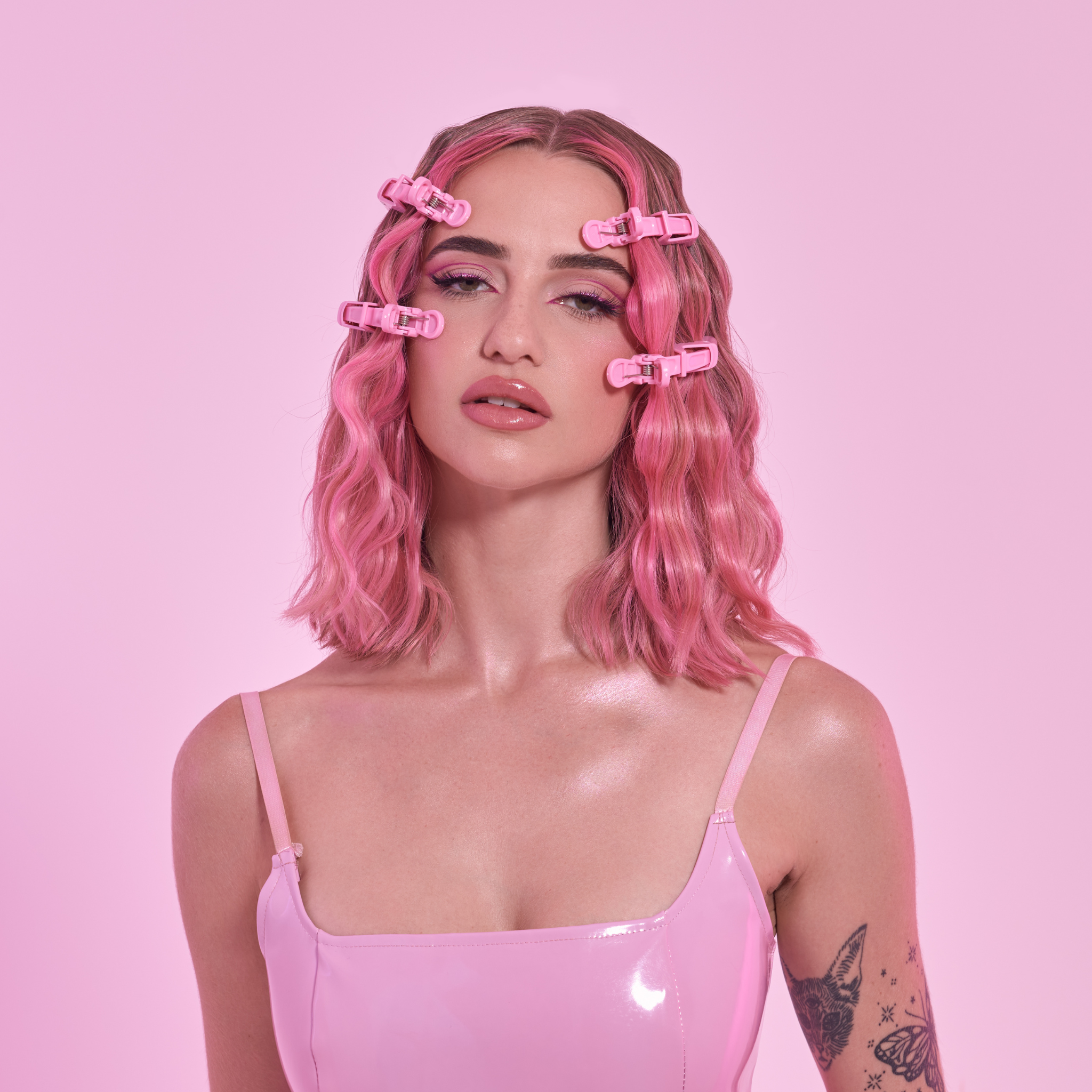 Model using Mermade Hair Pink Grip Clips