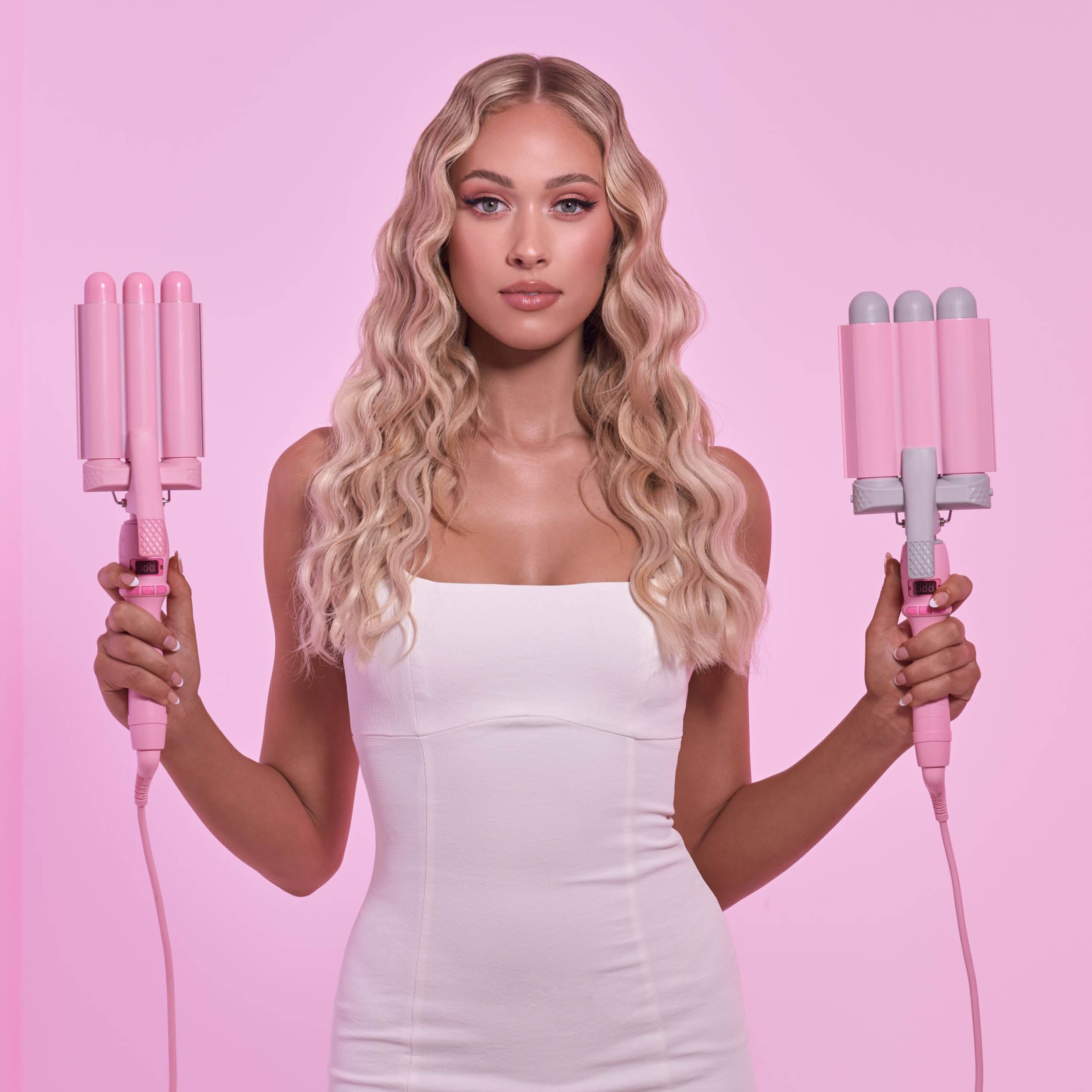 Model holding Mermade PRO Mini Hair Waver - 1" Pink