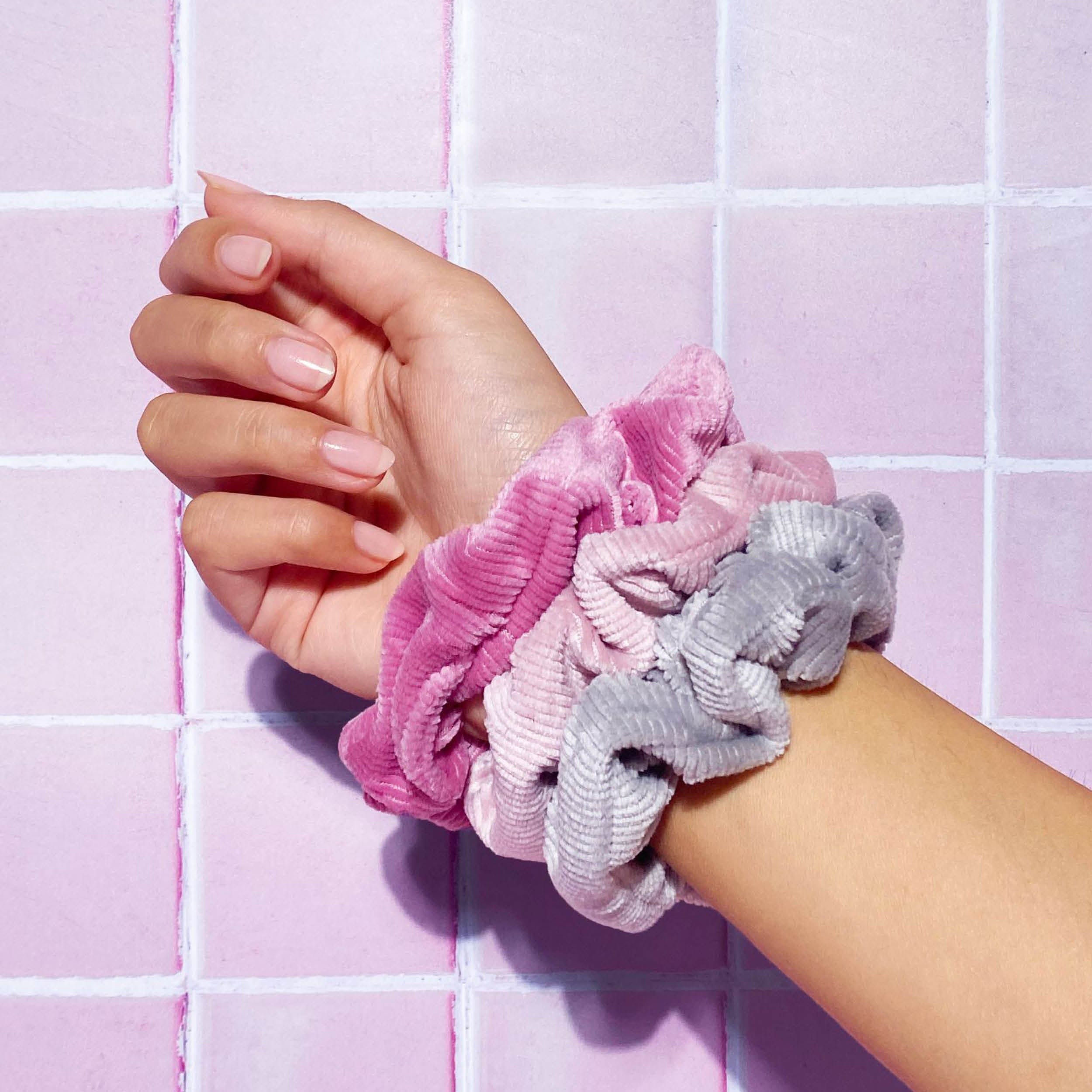 The Scrunchie Set with 3 Scrunchies 